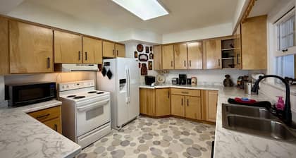 Storybook Nook! 2 Bdrm, 2 Bath, Downtown Home, Local Golfing 50% Off