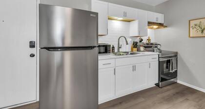 Stylish 1BR Historic Charm Meets Prime Convenience