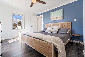 4 bedrooms, iron/ironing board, WiFi, bed sheets