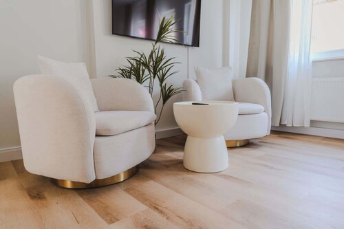 Business & Boutique Apartment - Parking lot