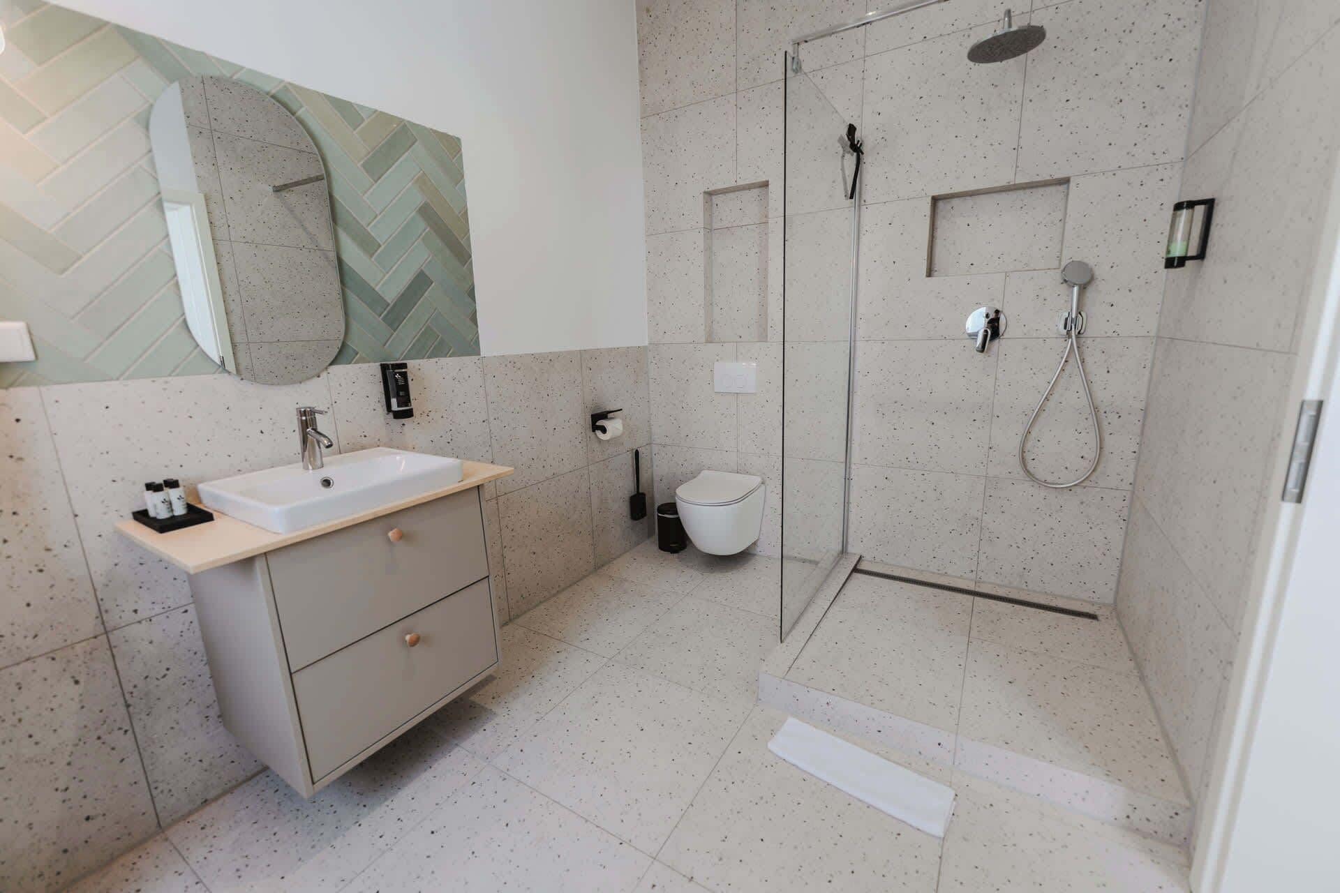 Shower, free toiletries, hair dryer, towels