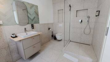 Shower, free toiletries, hair dryer, towels