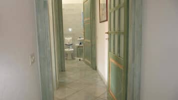 Doccia, asciugacapelli, bidet, asciugamani