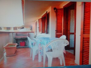 Outdoor dining - Cozy townhouse in Villasimius. (Villasimius)