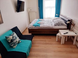 2 chambres, fer et planche à repasser, Wi-Fi, draps fournis