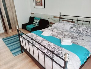 2 bedrooms, iron/ironing board, WiFi, bed sheets