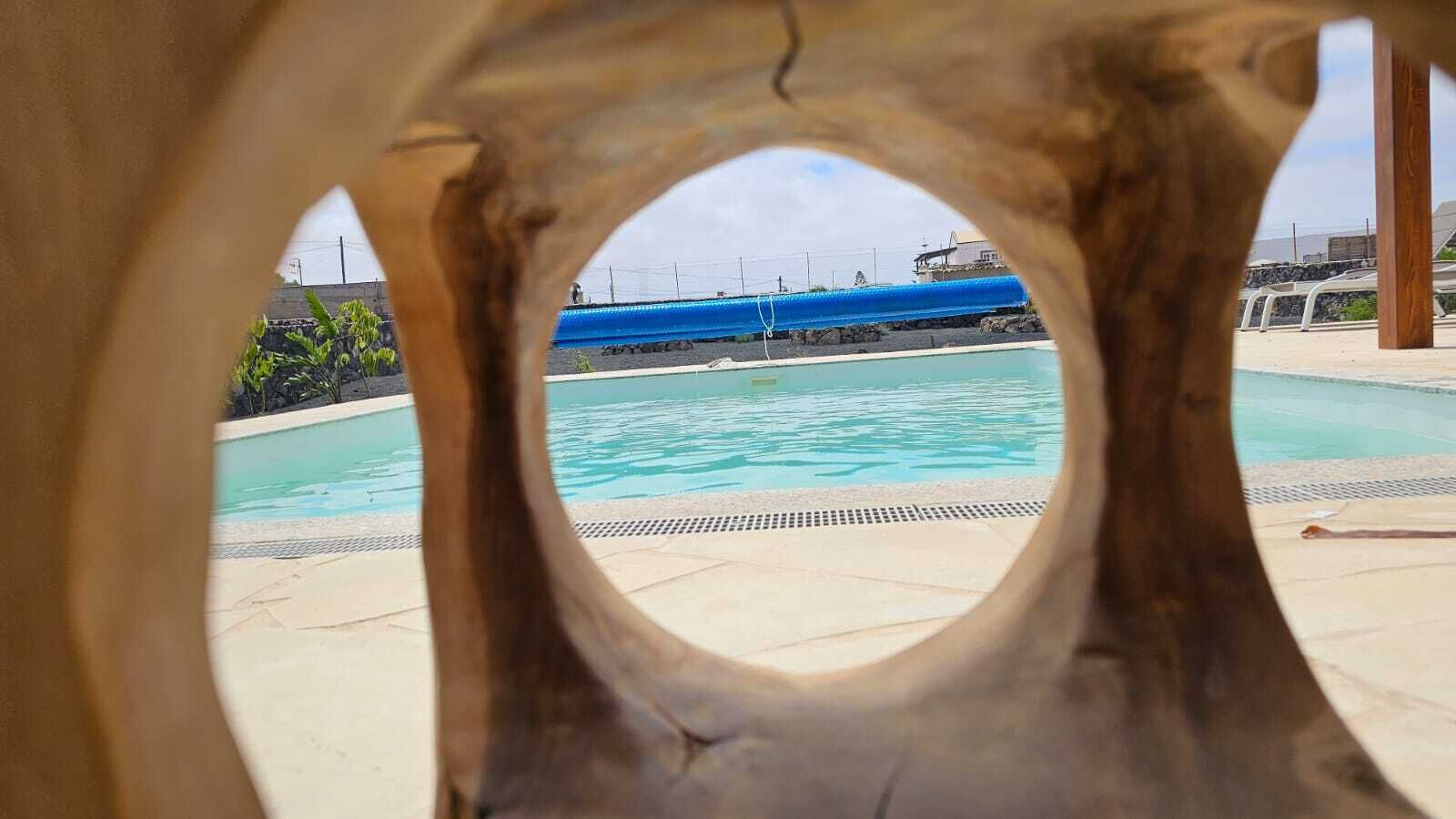 حمّام سباحة خارجي، حمّام سباحة مُدفَّأ