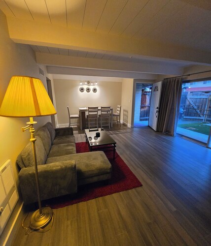 Charming 2-bedroom condo with WiFi, AC in enchanting Rohnert Park