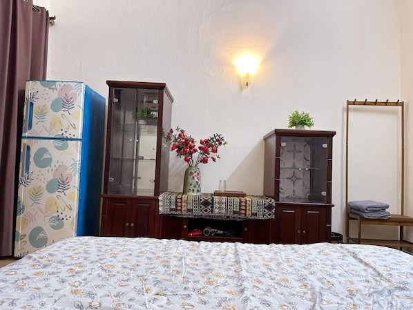 1 bedroom, desk, free WiFi, bed sheets