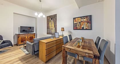 Nestled in the Quiet Hills of Prague, 2-bed 1.5 Bath Smart TV and free WiFi