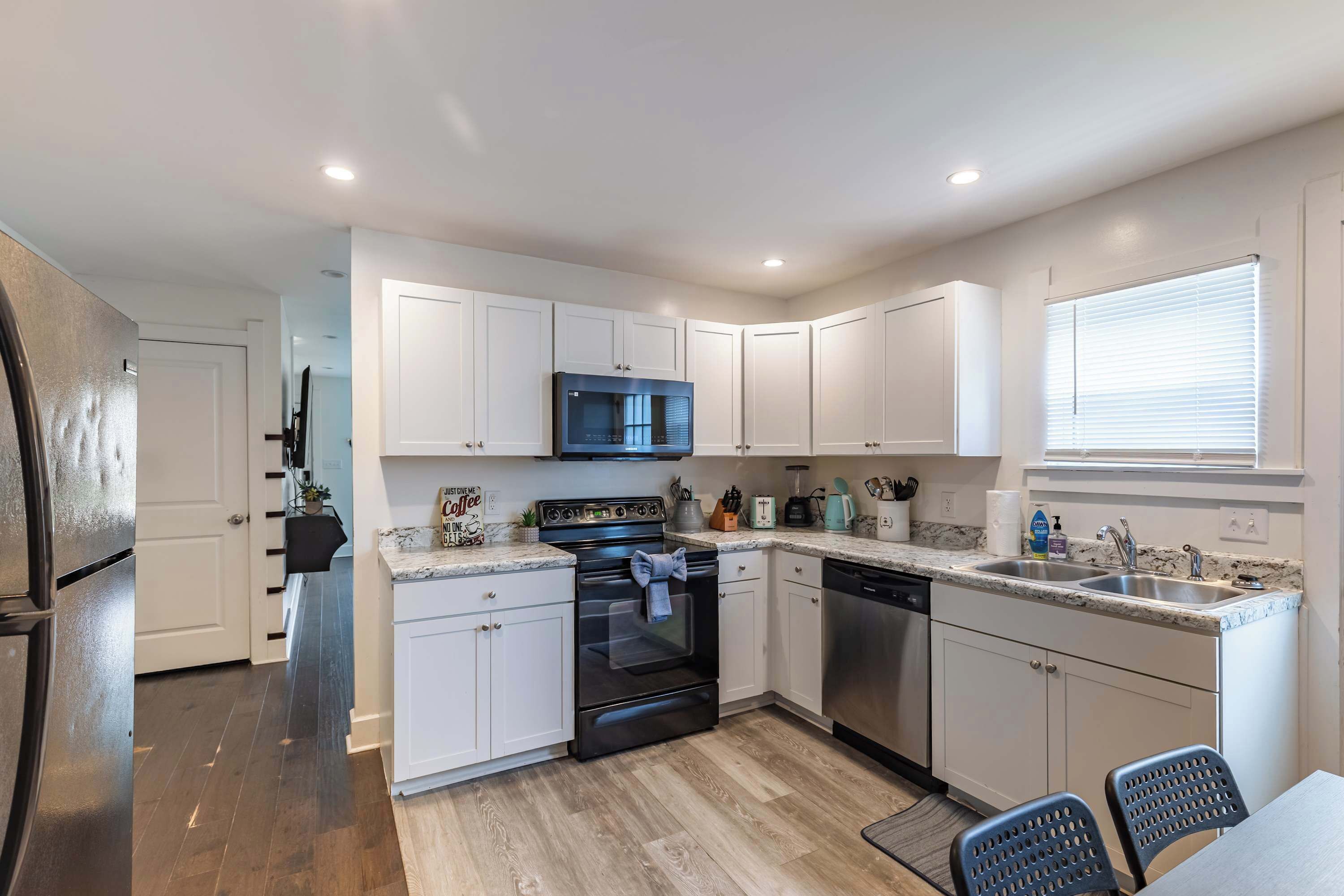 冰箱、炉灶、烤面包机、厨具/餐具