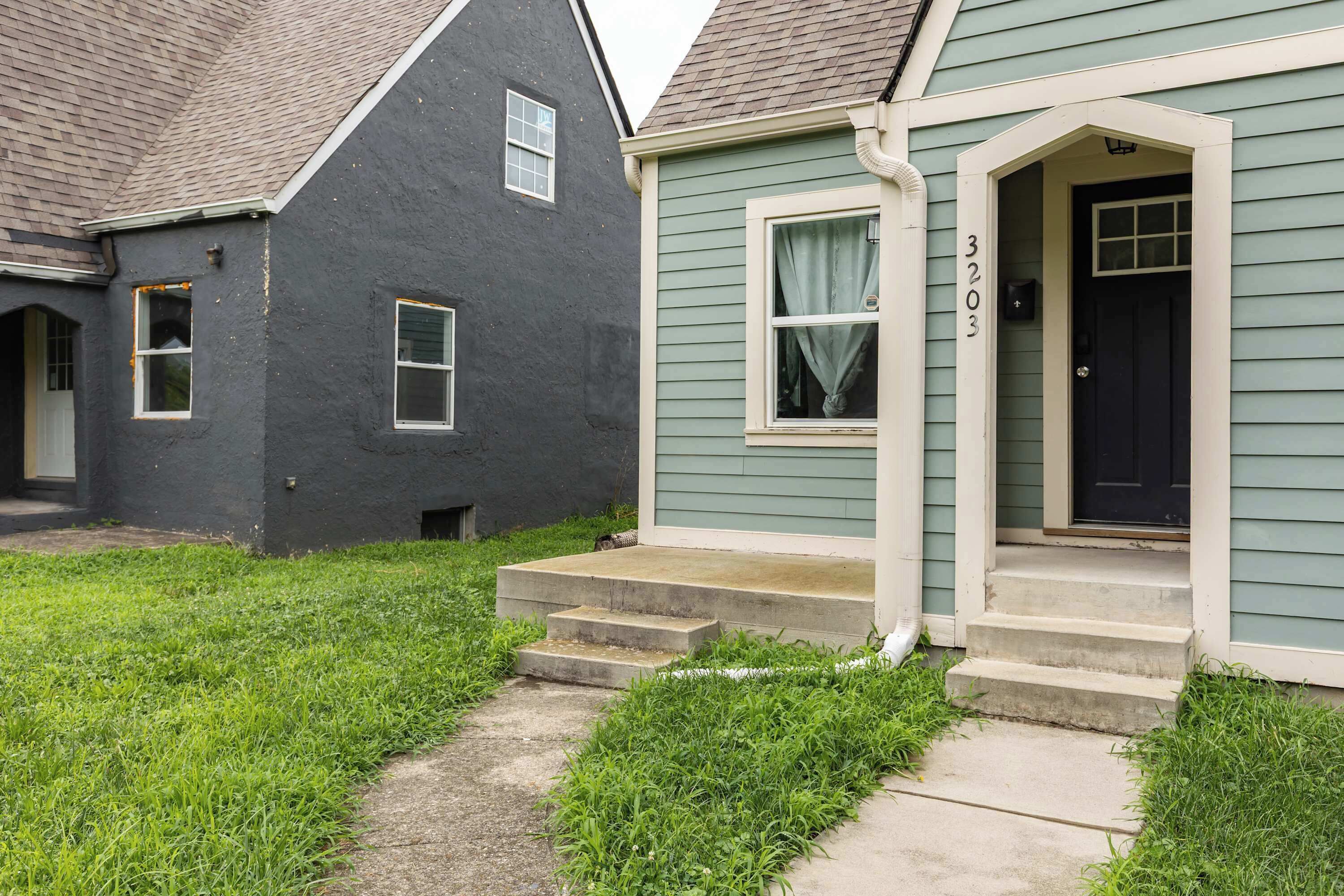 Charming curb appeal from the moment you arrive 🚪