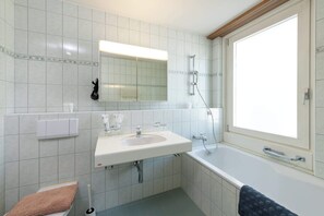 Ducha, secador de pelo, toallas