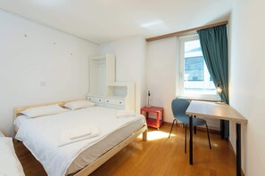 2 bedrooms, desk, iron/ironing board, WiFi - Cozy Central Duplex,  Garden & Family Comfort (Sankt Moritz)