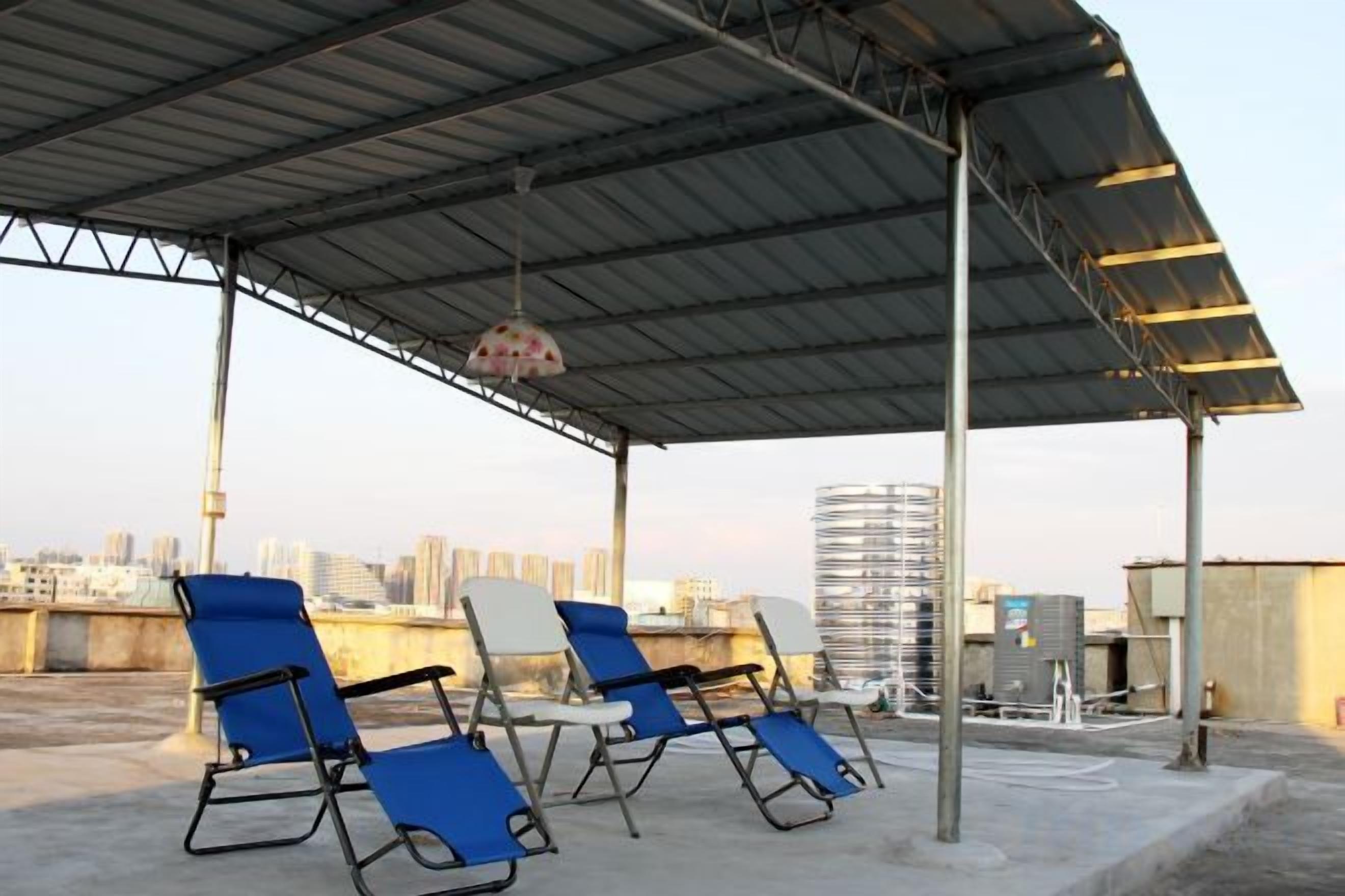 المنطقة المحيطة بالمنشأة