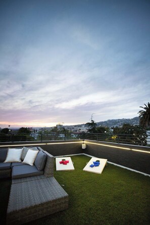 Terrace/patio - NEW Modern Oasis off Melrose - Rooftop - Pool (West Hollywood)