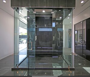 Shower, hair dryer, towels - NEW Modern Oasis off Melrose - Rooftop - Pool (West Hollywood)