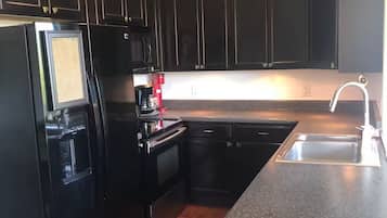 Mikrobølgeovn, ovn, kogeplade, opvaskemaskine