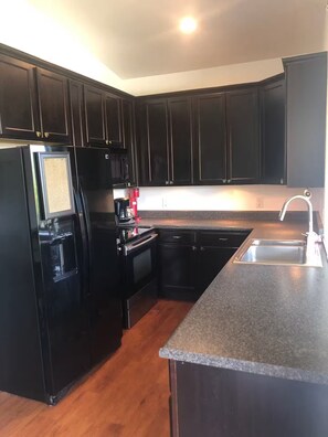 Micro-ondes, four, plaque de cuisson, lave-vaisselle