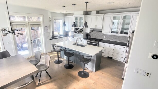 Coffee/tea maker, fridge, microwave, oven - Central Upscale 4 Storey House (Calgary)