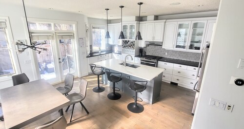 Central Upscale 4 Storey House