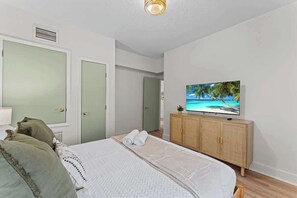 Comfort Apartment, 2 Bedrooms, Partial Lake View | 2 bedrooms, iron/ironing board, free WiFi - 304 Lakeshore - Unit 1 and 2 (Kissimmee)