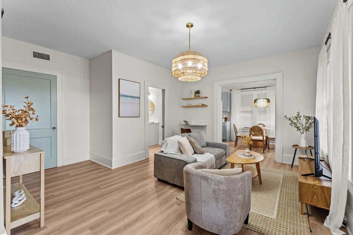 Comfort Apartment, 2 Bedrooms, Partial Lake View | Living area