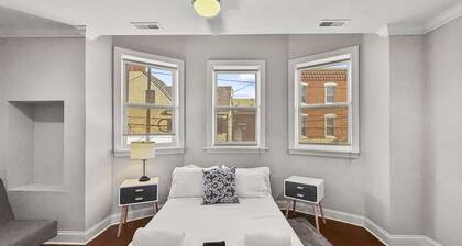 Bright and Airy 1BD in the Heart of Philly