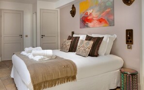 1 bedroom, iron/ironing board, internet, bed sheets