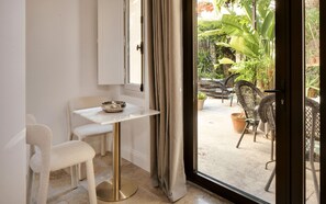 Dining - Exclusive B&B Suites, Apartments, Spa & Fitness<br>The Augustinian House an (AVIGNON)
