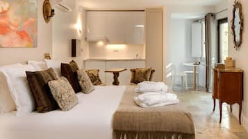 1 habitación, tabla de planchar con plancha, internet y ropa de cama