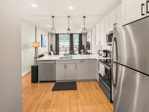 Fridge, microwave, oven, stovetop - Upscale 2BR | Sleeps 8 | Northern Liberties (Philadelphia)