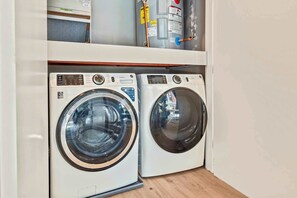 Interior - Upscale 2BR | Sleeps 8 | Northern Liberties (Philadelphia)