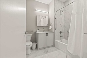 Shower, shampoo