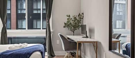 1 slaapkamer, een bureau, wifi, beddengoed