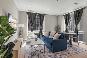 TV, offices - Luxury 1BD | 3 Beds | Northern Liberties (Philadelphia)