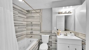 Douche, sèche-cheveux, shampoing