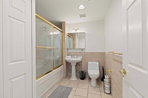 Dusche, Haartrockner, Shampoo