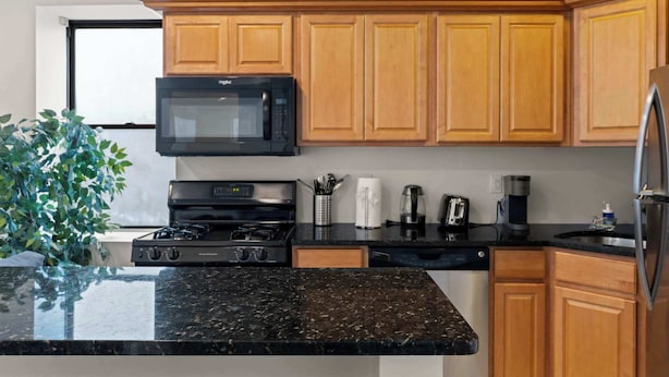 Coffee/tea maker, fridge, microwave, oven