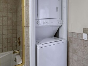 Shower, hair dryer - Chic 1BR Apt Near Liberty Bell Old City | Sleeps 4 (Philadelphia)