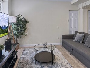 Televisión y oficina 