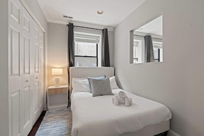 Unclassified image, 4 of 18, button