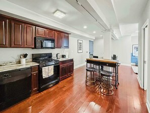 Micro-ondas, fogão, cooktop, lava-louças