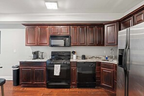 Mikroaaltouuni, uuni, liesi, astianpesukone