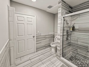 Shower, shampoo
