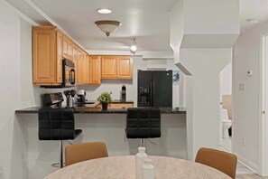 Fridge, microwave, oven, stovetop - 3BR Stay for 6 – Walk to Historic Philly Landmarks (Philadelphia)