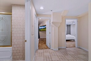 2 多间卧室、WiFi、床单