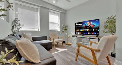 3BR Modern Retreat Sleeps 10 by Independence Hall
