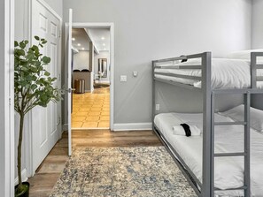 1 bedroom, WiFi, bed sheets - Inviting 1BD | 5 Beds | Steps to Independence Hall (Philadelphia)