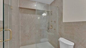 Regadera y shampoo 